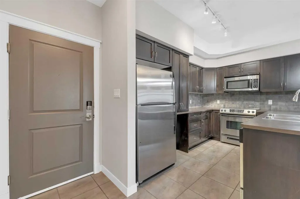 100 Lakeway Boulevard, #121