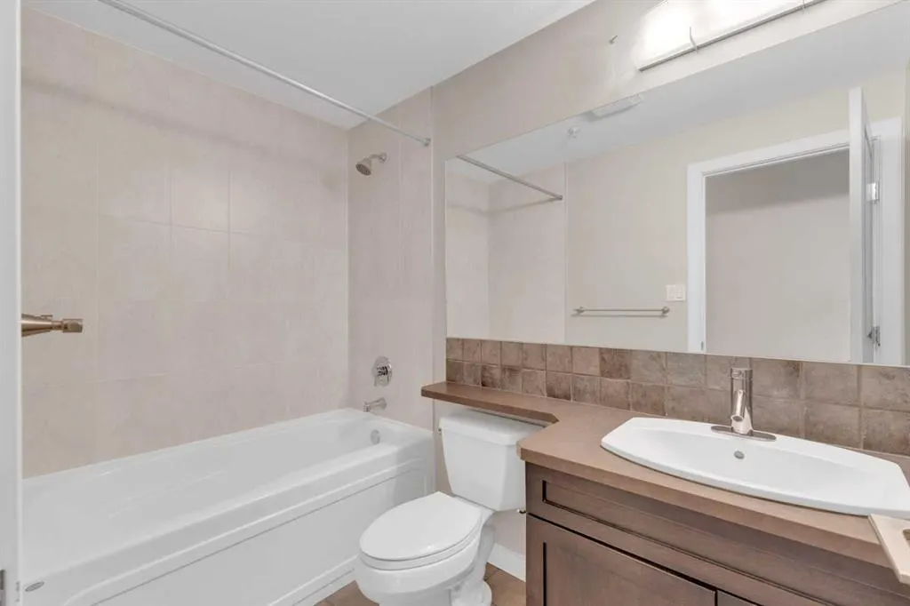 100 Lakeway Boulevard, #121
