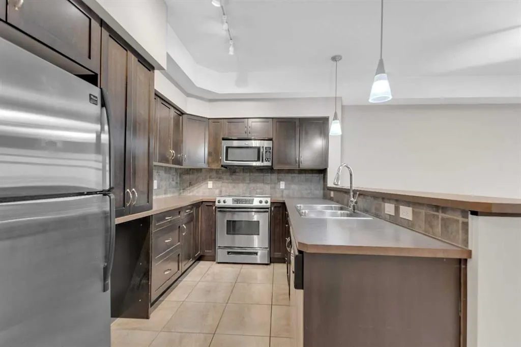 100 Lakeway Boulevard, #121