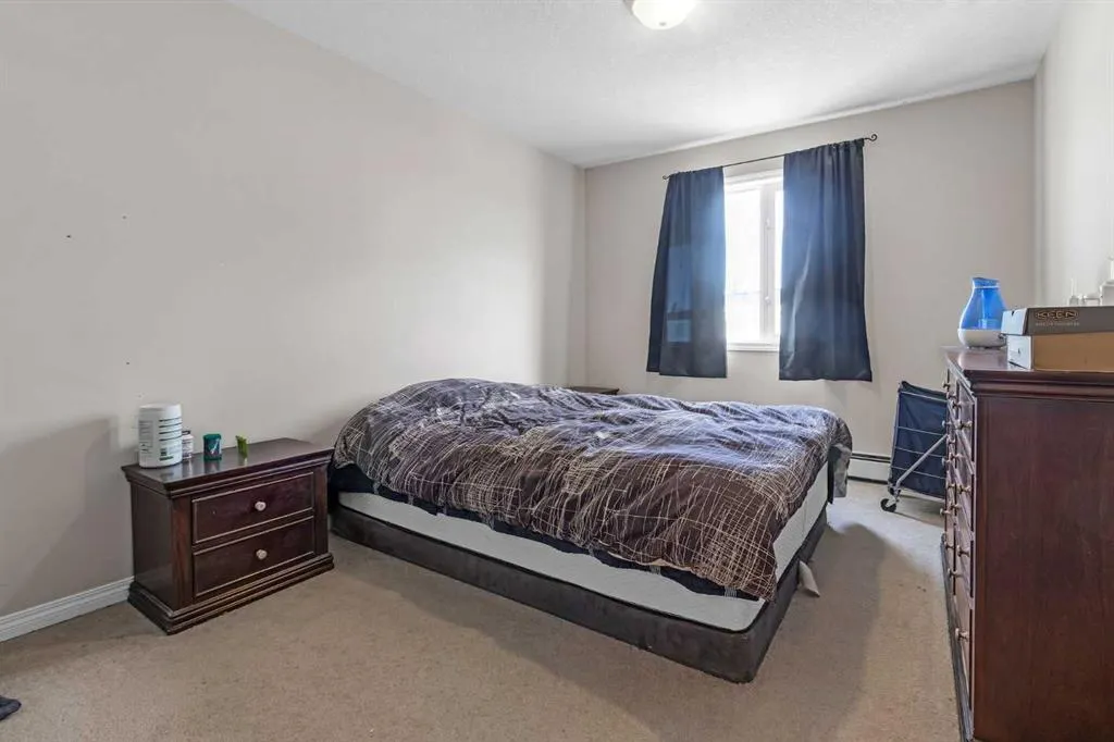 1010 Railway Street, #207