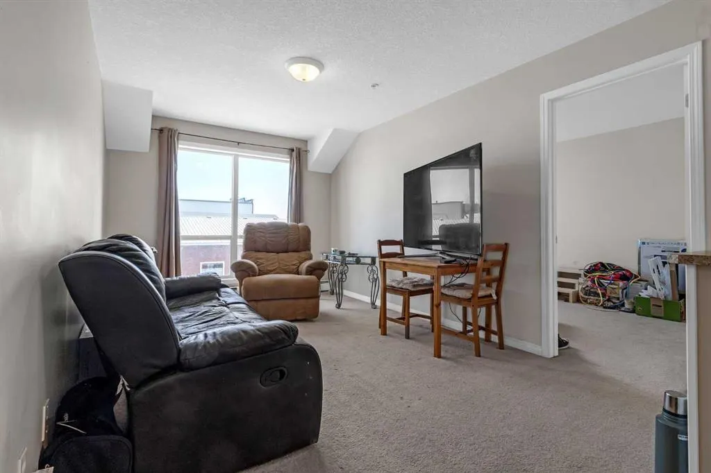 1010 Railway Street, #207