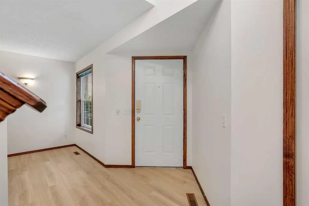 44 Tuscany Way NW
