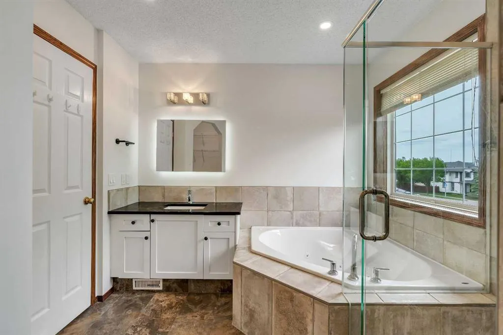 44 Tuscany Way NW