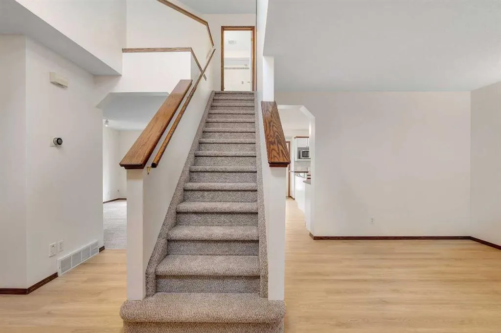 44 Tuscany Way NW