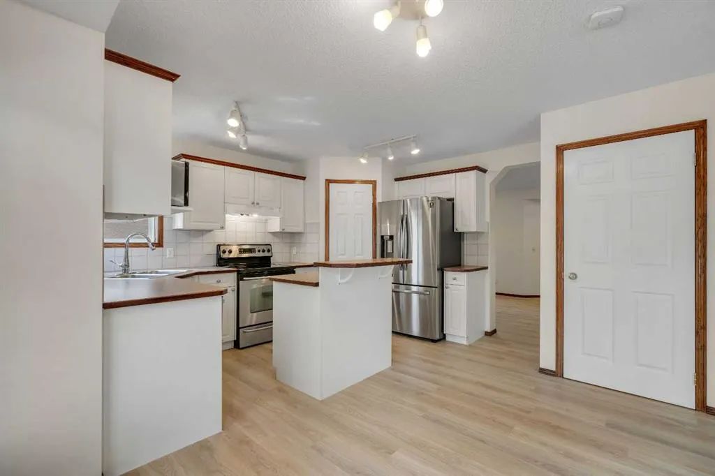 44 Tuscany Way NW