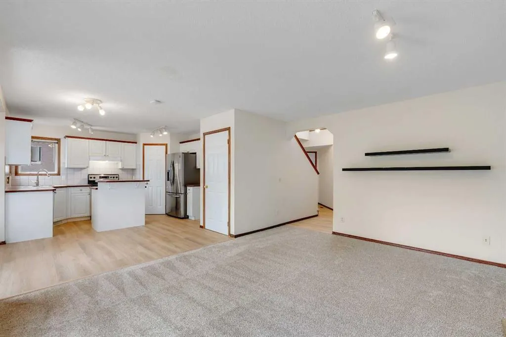 44 Tuscany Way NW