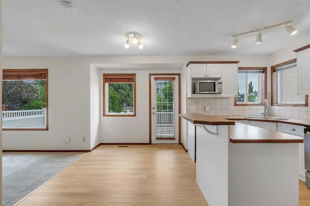 44 Tuscany Way NW