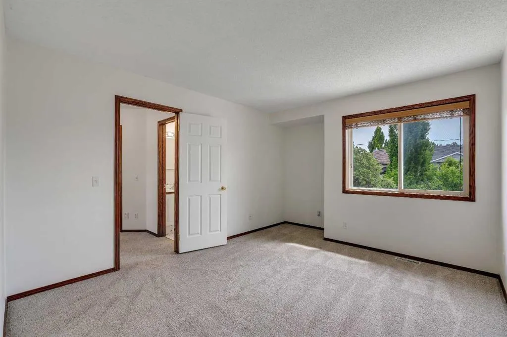44 Tuscany Way NW