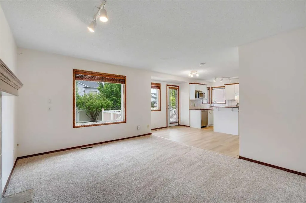 44 Tuscany Way NW