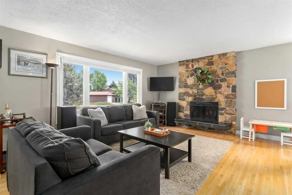 319 Huntbourne Hill NE