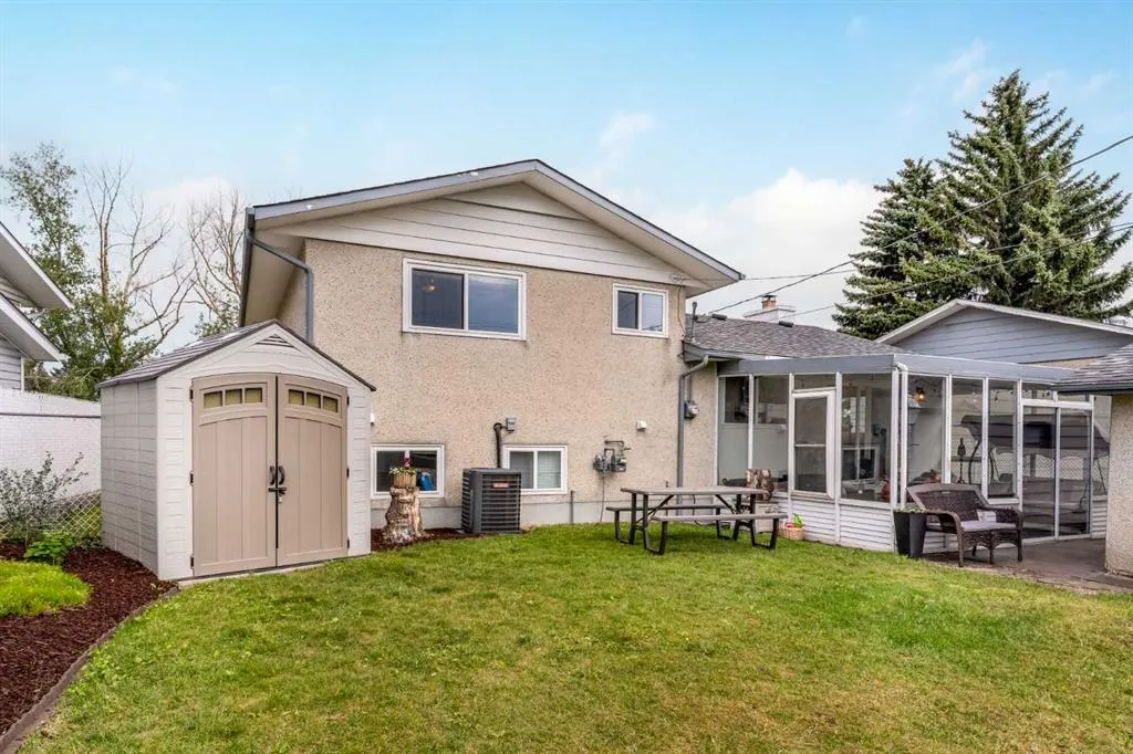 319 Huntbourne Hill NE