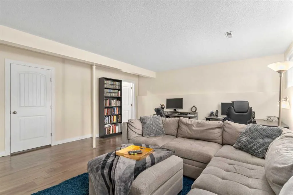 319 Huntbourne Hill NE