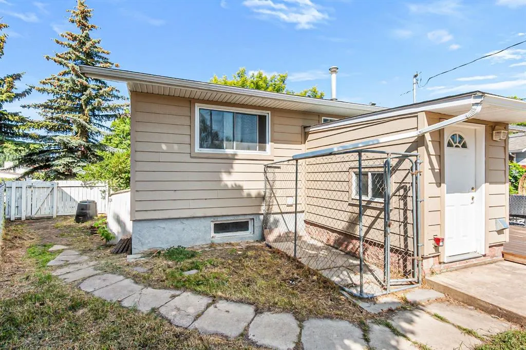 634 Macewan Drive