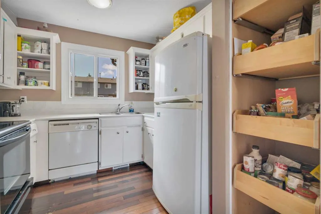 4516 47 Street, #204