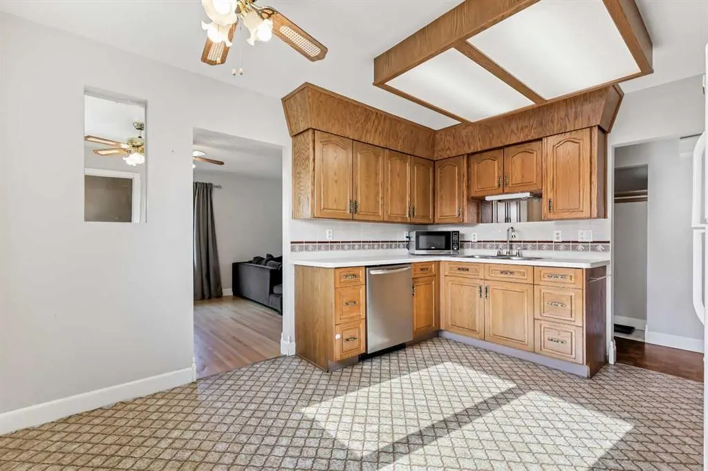 92 Governor Drive SW
