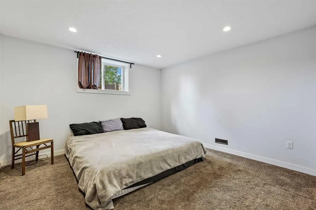 92 Governor Drive SW
