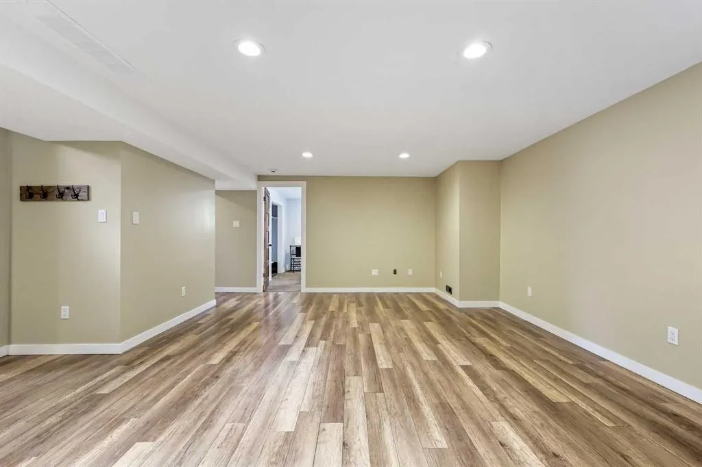 92 Governor Drive SW