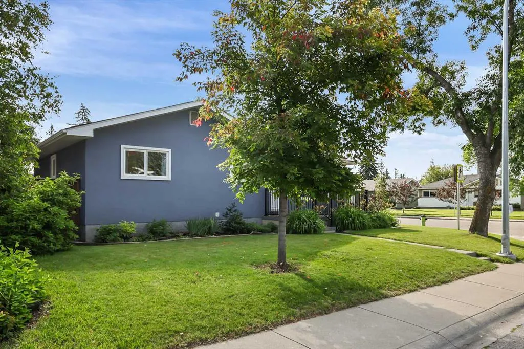 92 Governor Drive SW