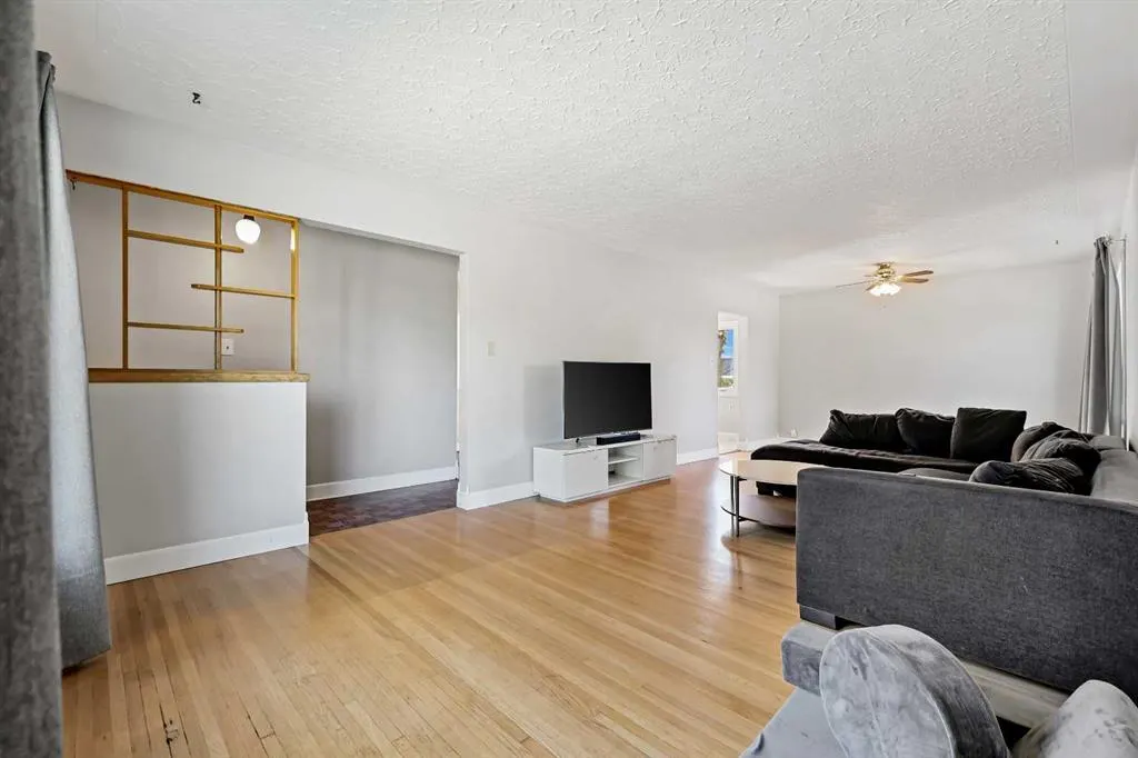 92 Governor Drive SW