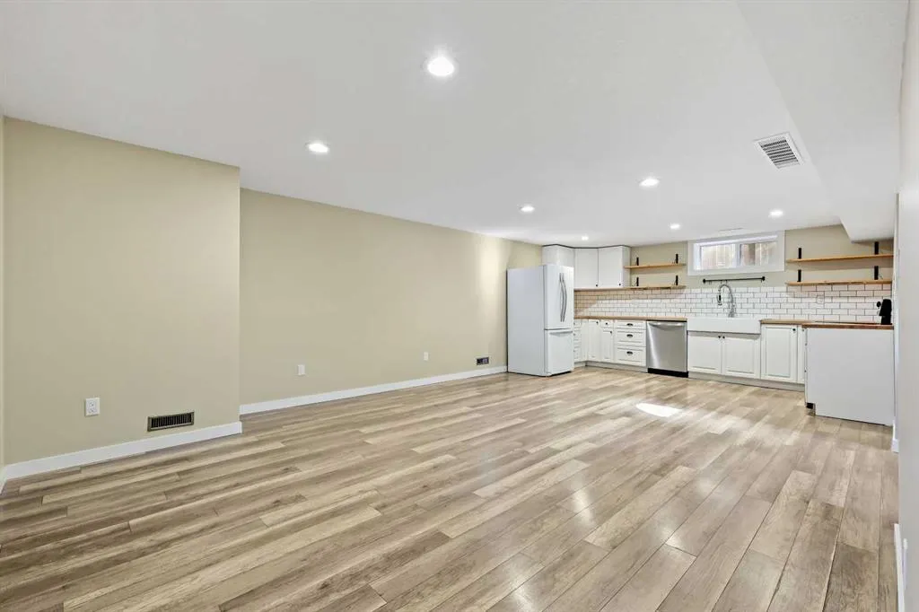 92 Governor Drive SW
