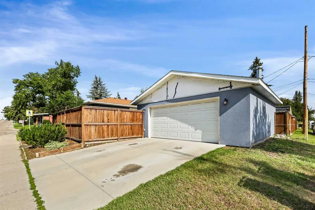 92 Governor Drive SW