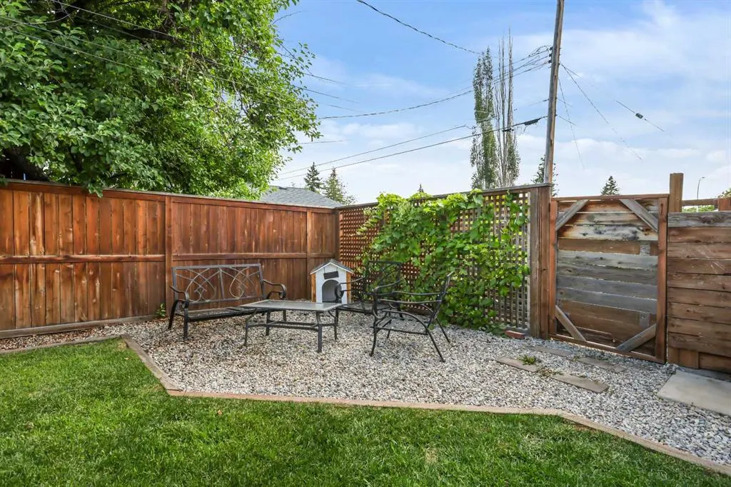 92 Governor Drive SW