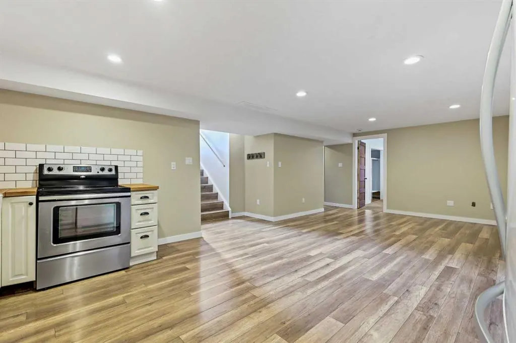 92 Governor Drive SW