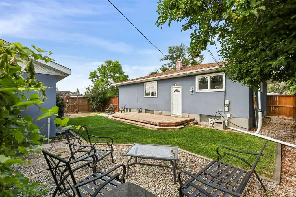 92 Governor Drive SW