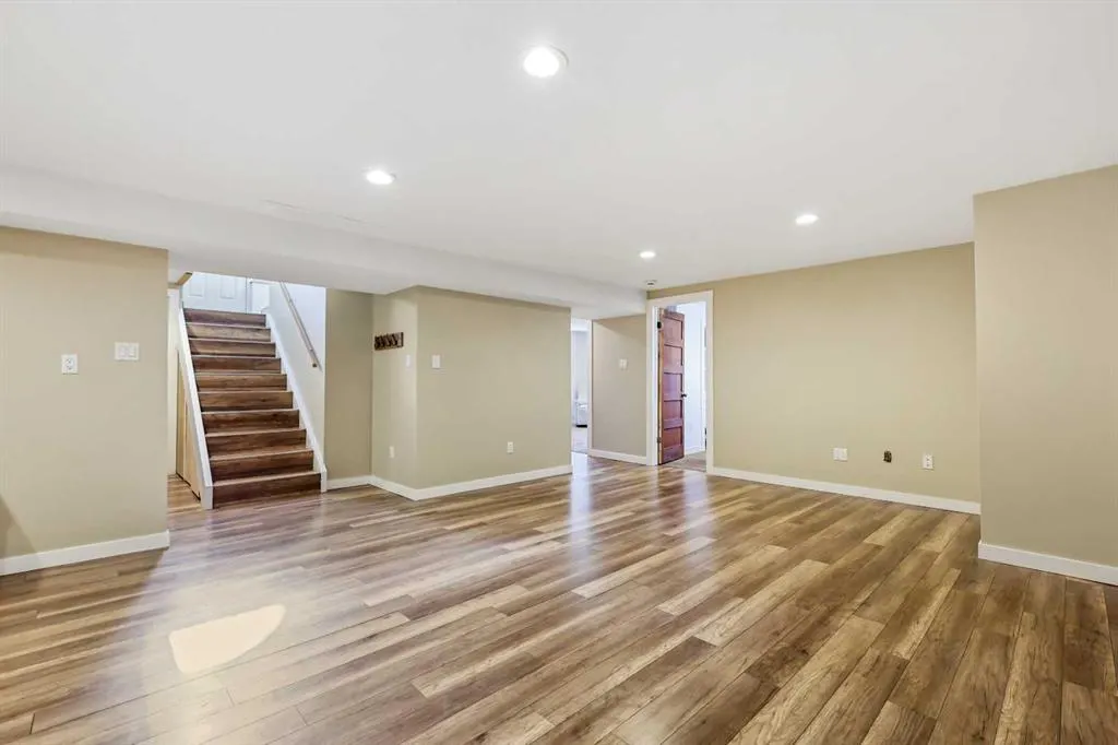 92 Governor Drive SW