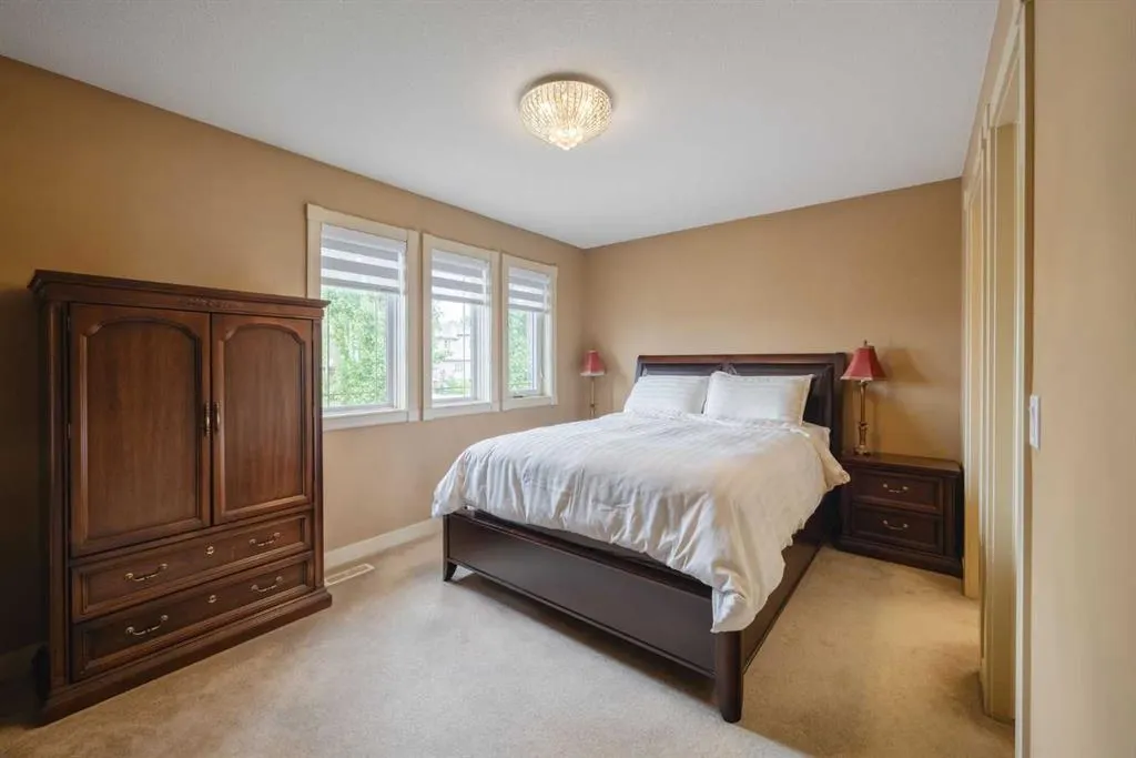 99 Arbour Vista Road NW