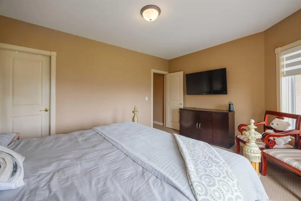 99 Arbour Vista Road NW