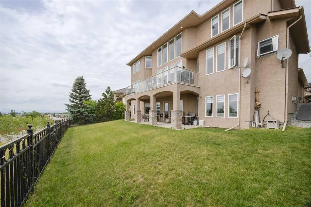 99 Arbour Vista Road NW
