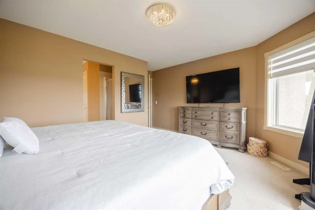 99 Arbour Vista Road NW