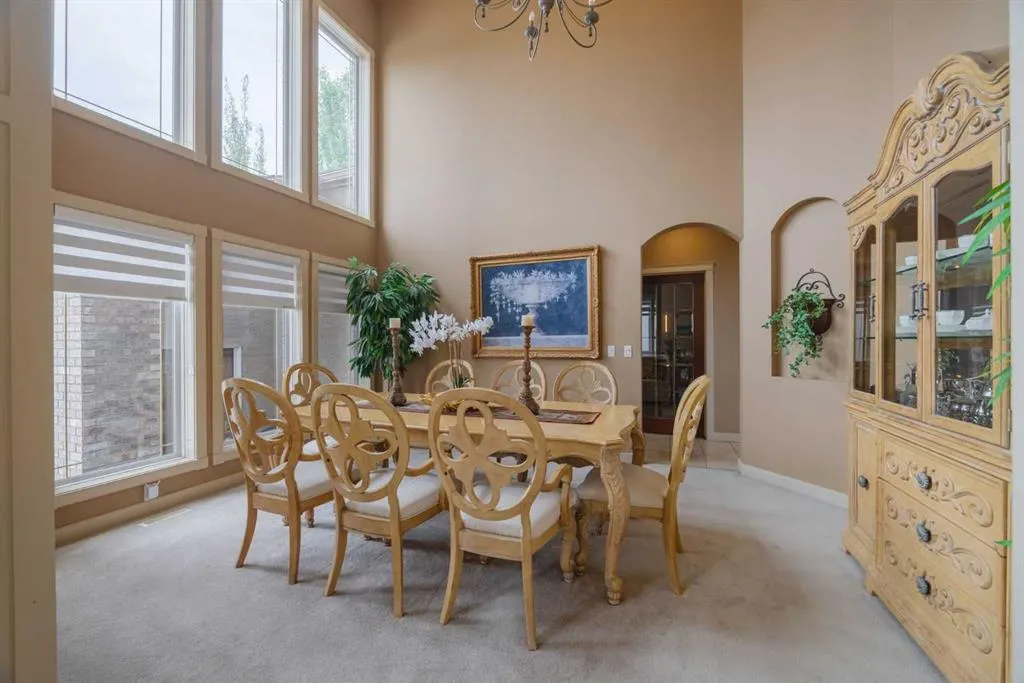 99 Arbour Vista Road NW