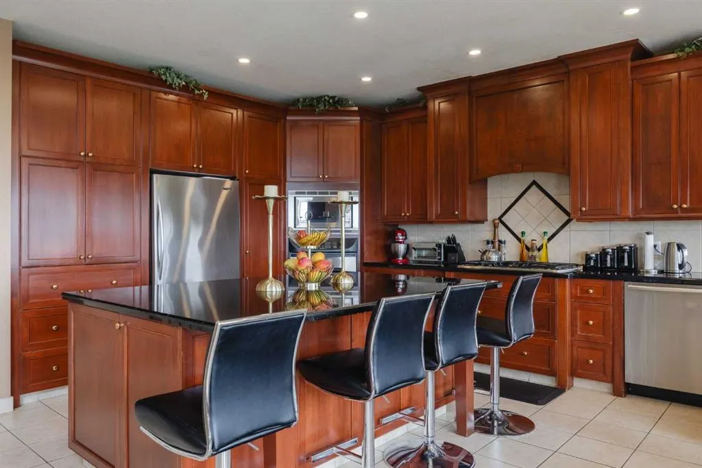 99 Arbour Vista Road NW
