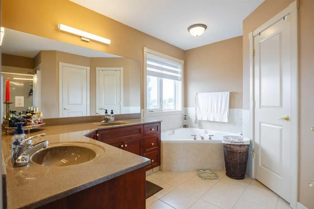 99 Arbour Vista Road NW