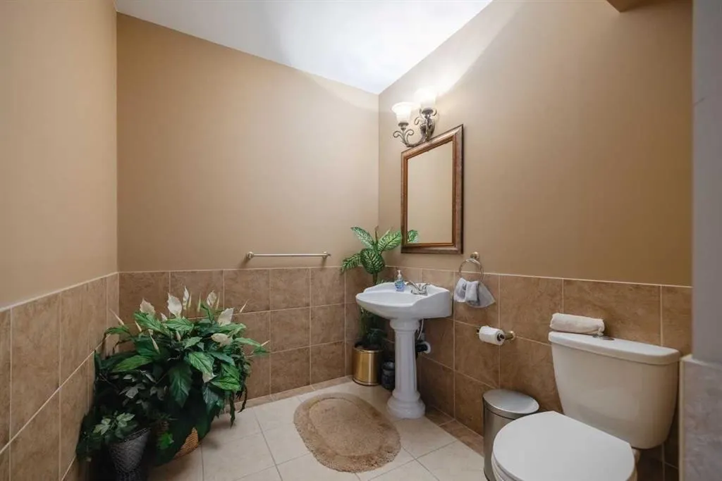 99 Arbour Vista Road NW