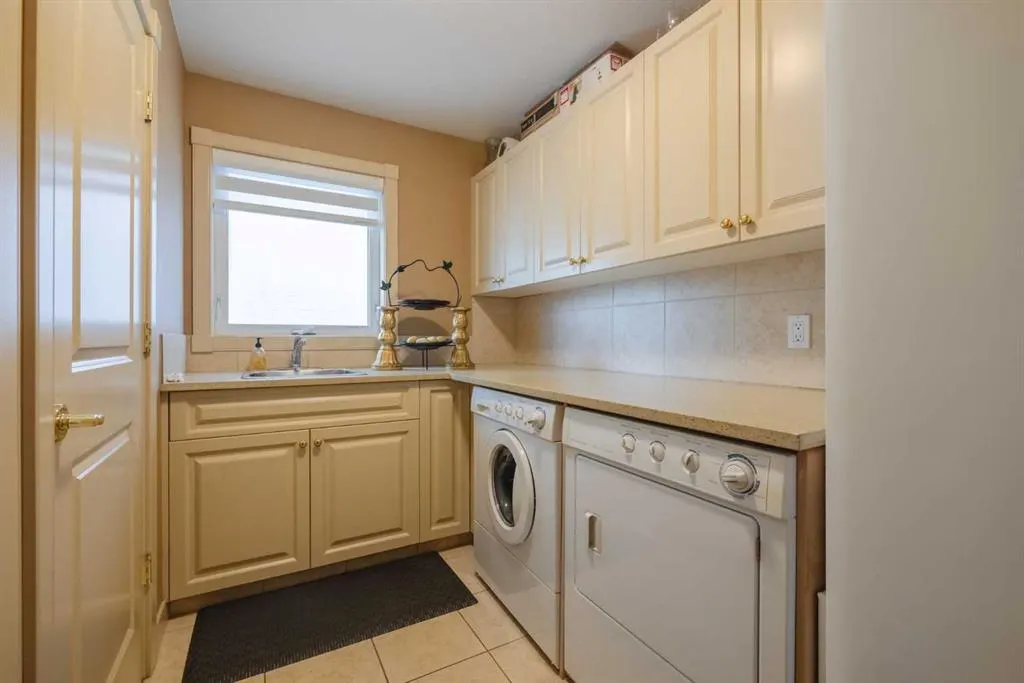99 Arbour Vista Road NW