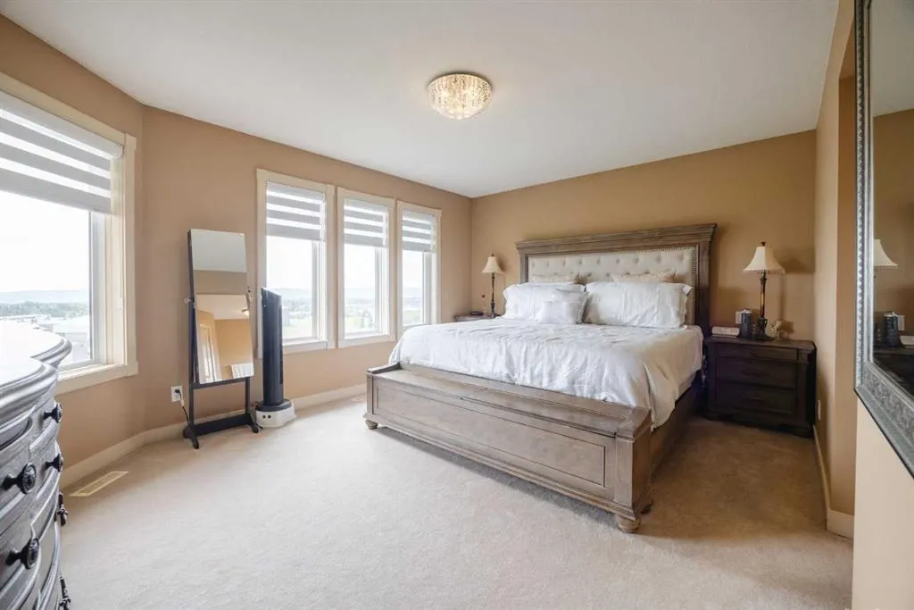99 Arbour Vista Road NW