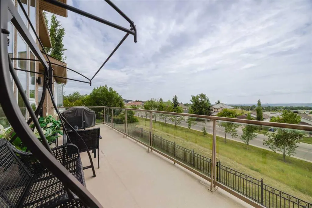 99 Arbour Vista Road NW