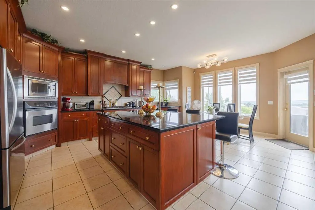 99 Arbour Vista Road NW