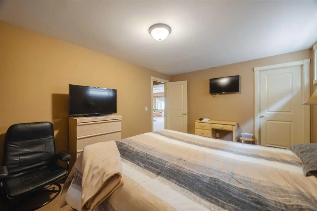 99 Arbour Vista Road NW