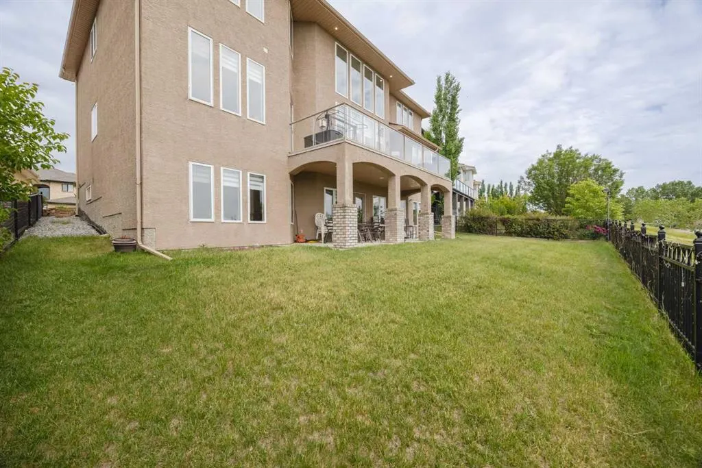 99 Arbour Vista Road NW