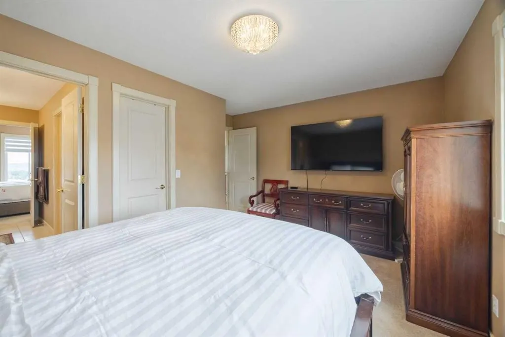 99 Arbour Vista Road NW