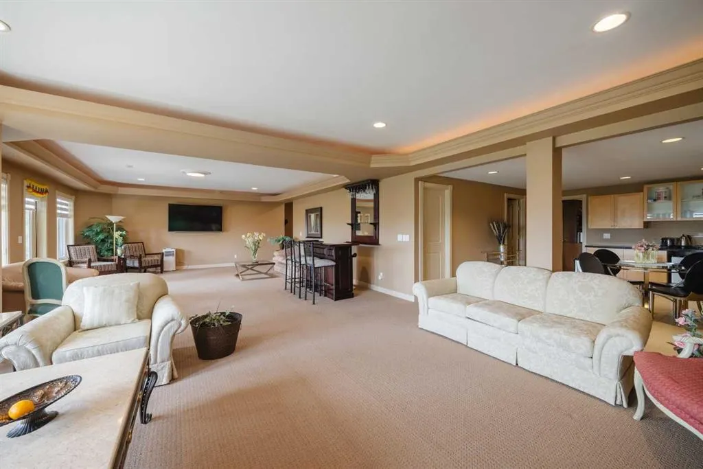 99 Arbour Vista Road NW