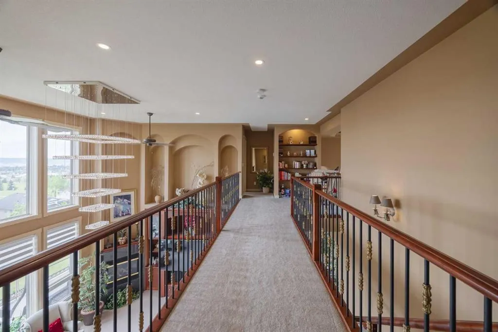 99 Arbour Vista Road NW