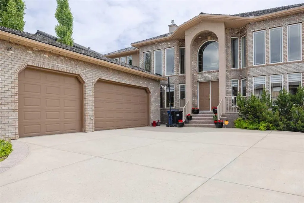 99 Arbour Vista Road NW