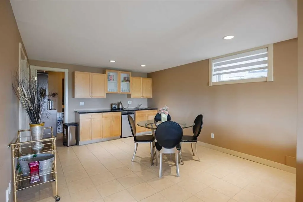99 Arbour Vista Road NW