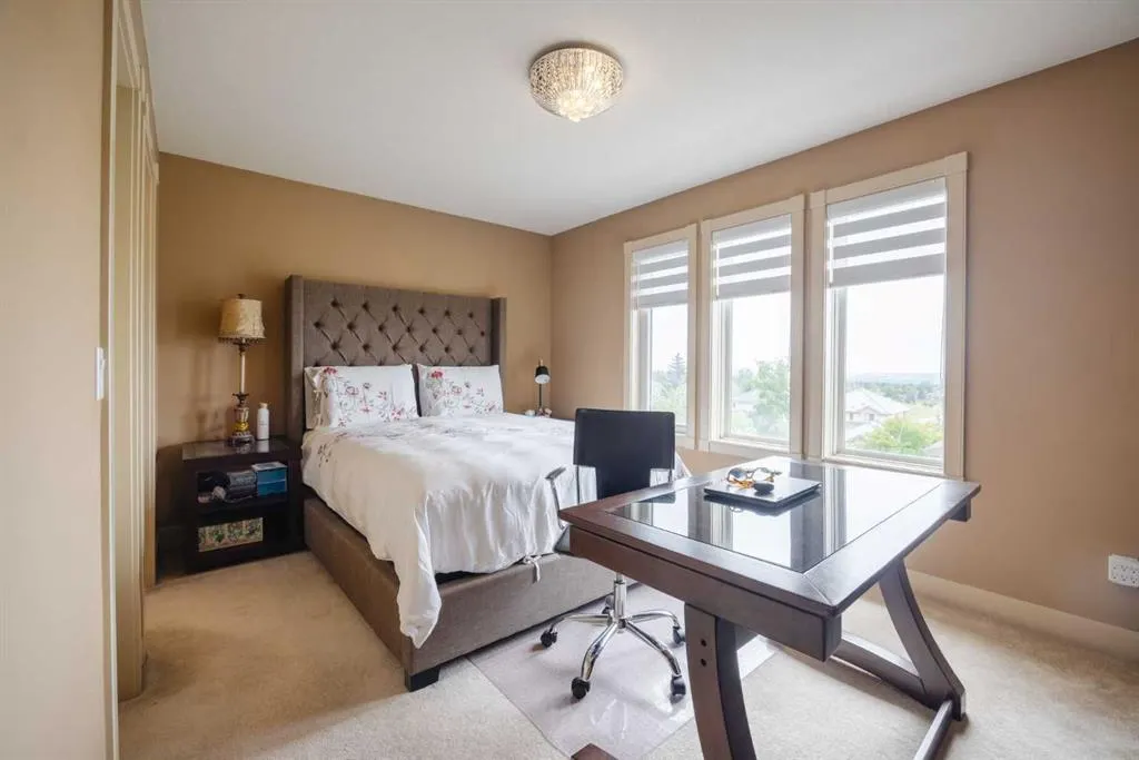 99 Arbour Vista Road NW