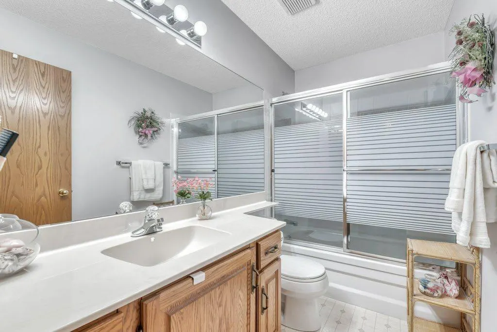 517 Lakeside Greens Place